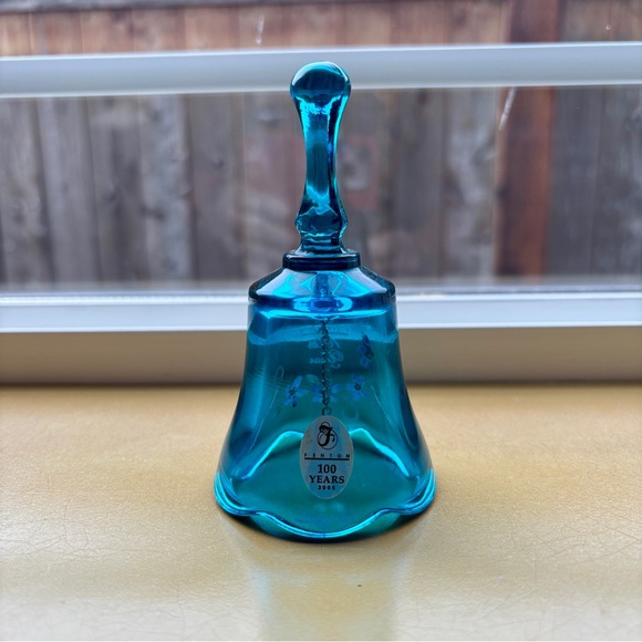 Fenton Teal Glass Bell Hand painted and Signed 100 Year Anniversary - 2005 - Picture 4 of 7